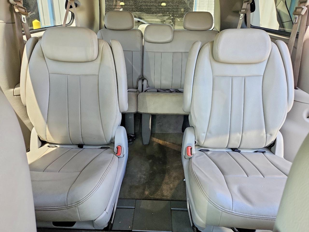 2006 Dodge Grand Caravan Sxt White vin: 2D4GP44LX6R776031