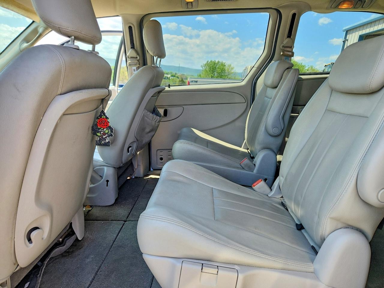 2006 Dodge Grand Caravan Sxt White vin: 2D4GP44LX6R776031