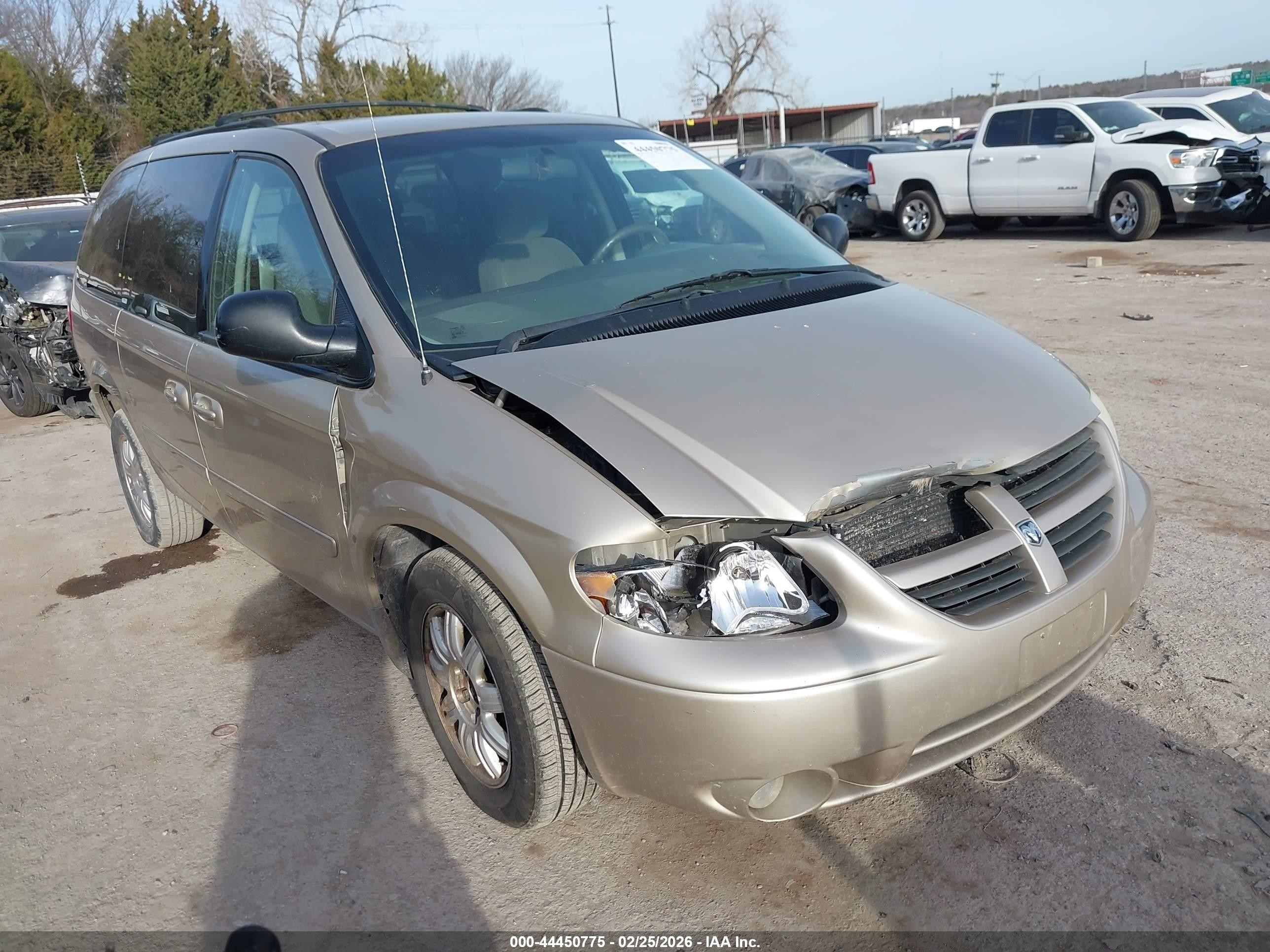 2007 Dodge Grand Caravan Sxt Tan vin: 2D4GP44LX7R175378