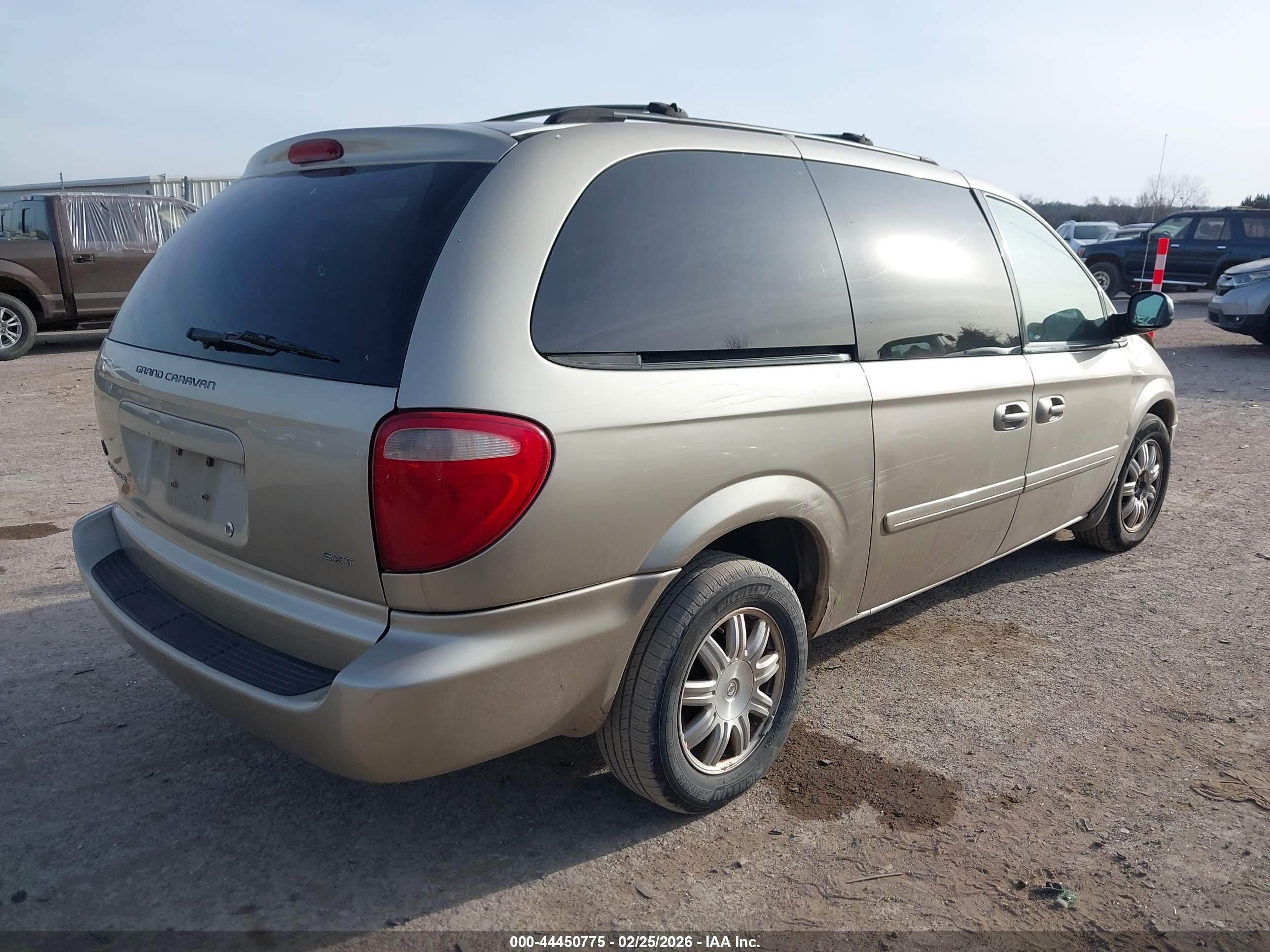 2007 Dodge Grand Caravan Sxt Tan vin: 2D4GP44LX7R175378