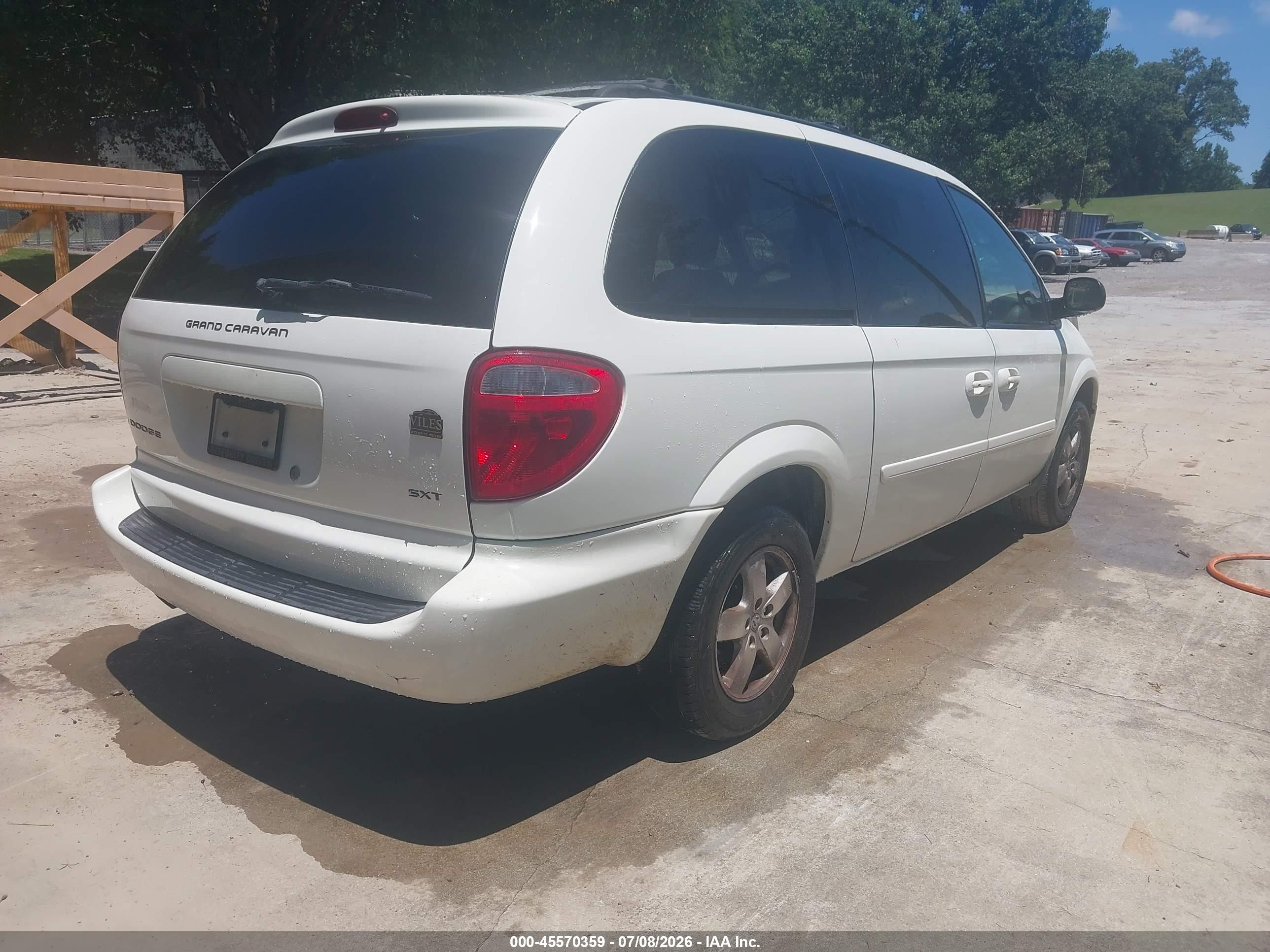 2007 Dodge Grand Caravan Sxt Белый vin: 2D4GP44LX7R204023