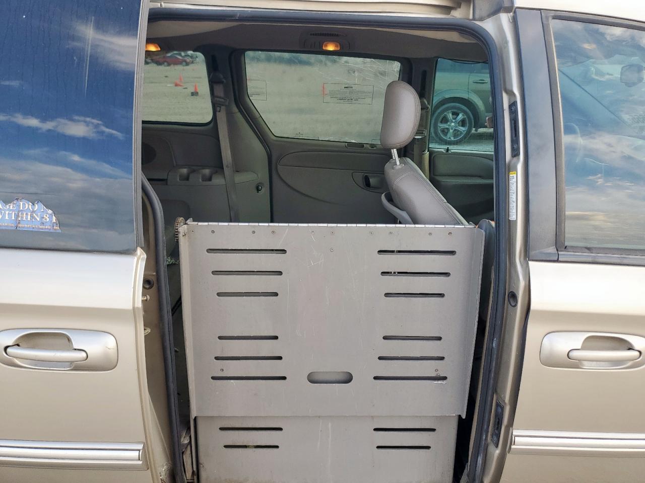 2003 Dodge Grand Caravan Es Tan vin: 2D4GP54L63R123438