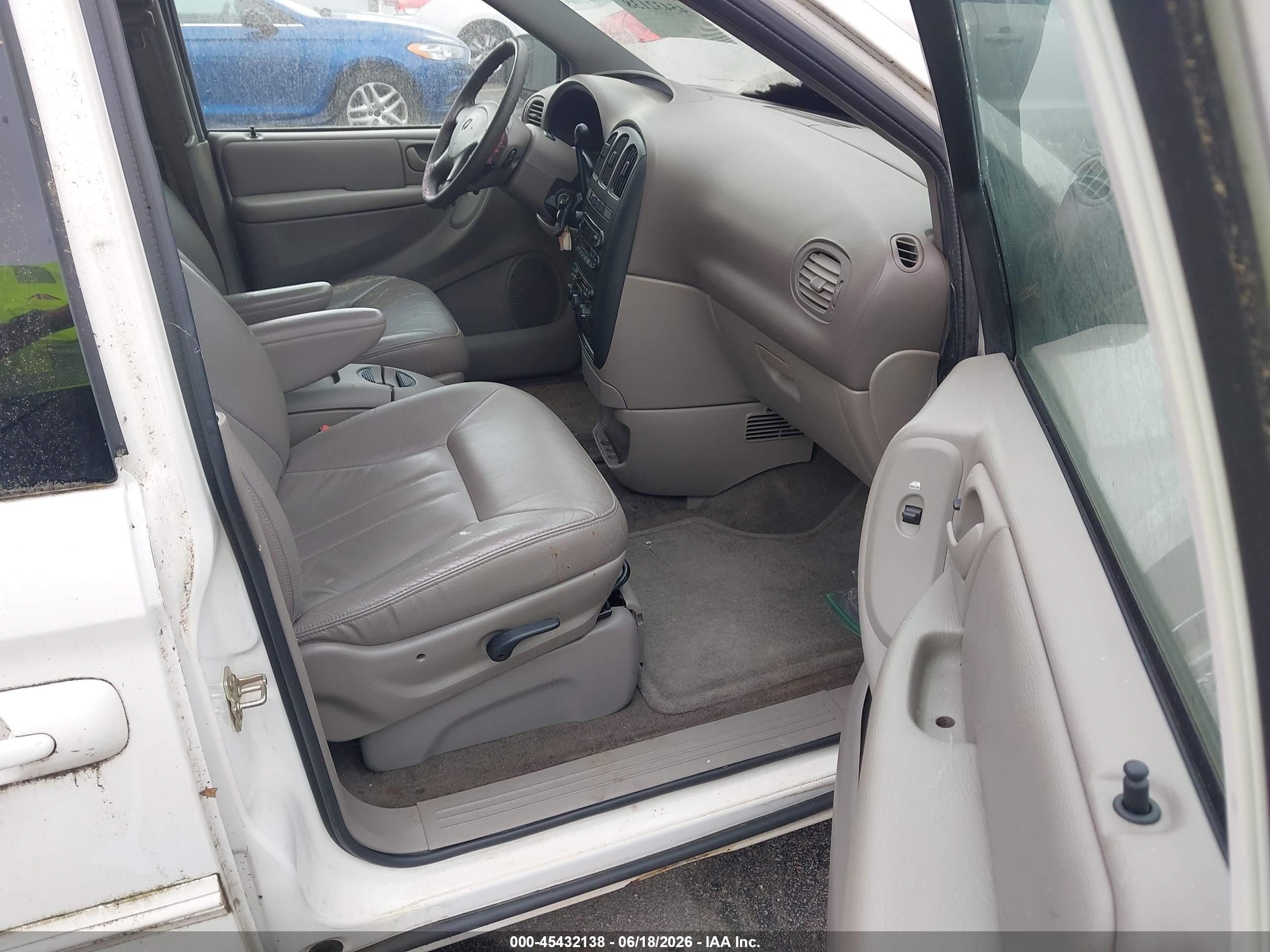 2003 Dodge Grand Caravan Ex White vin: 2D4GP74L23R138188