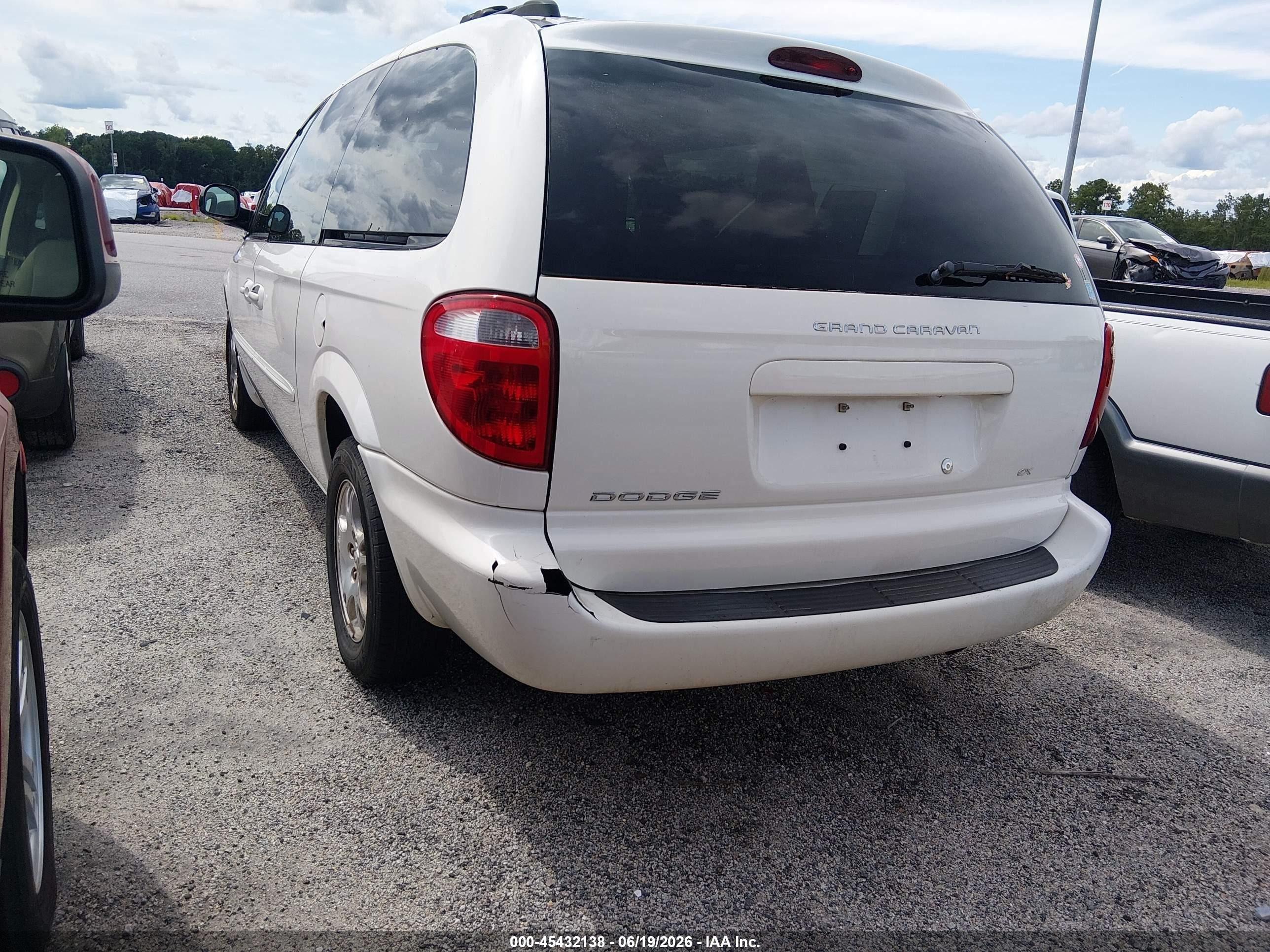 2003 Dodge Grand Caravan Ex White vin: 2D4GP74L23R138188