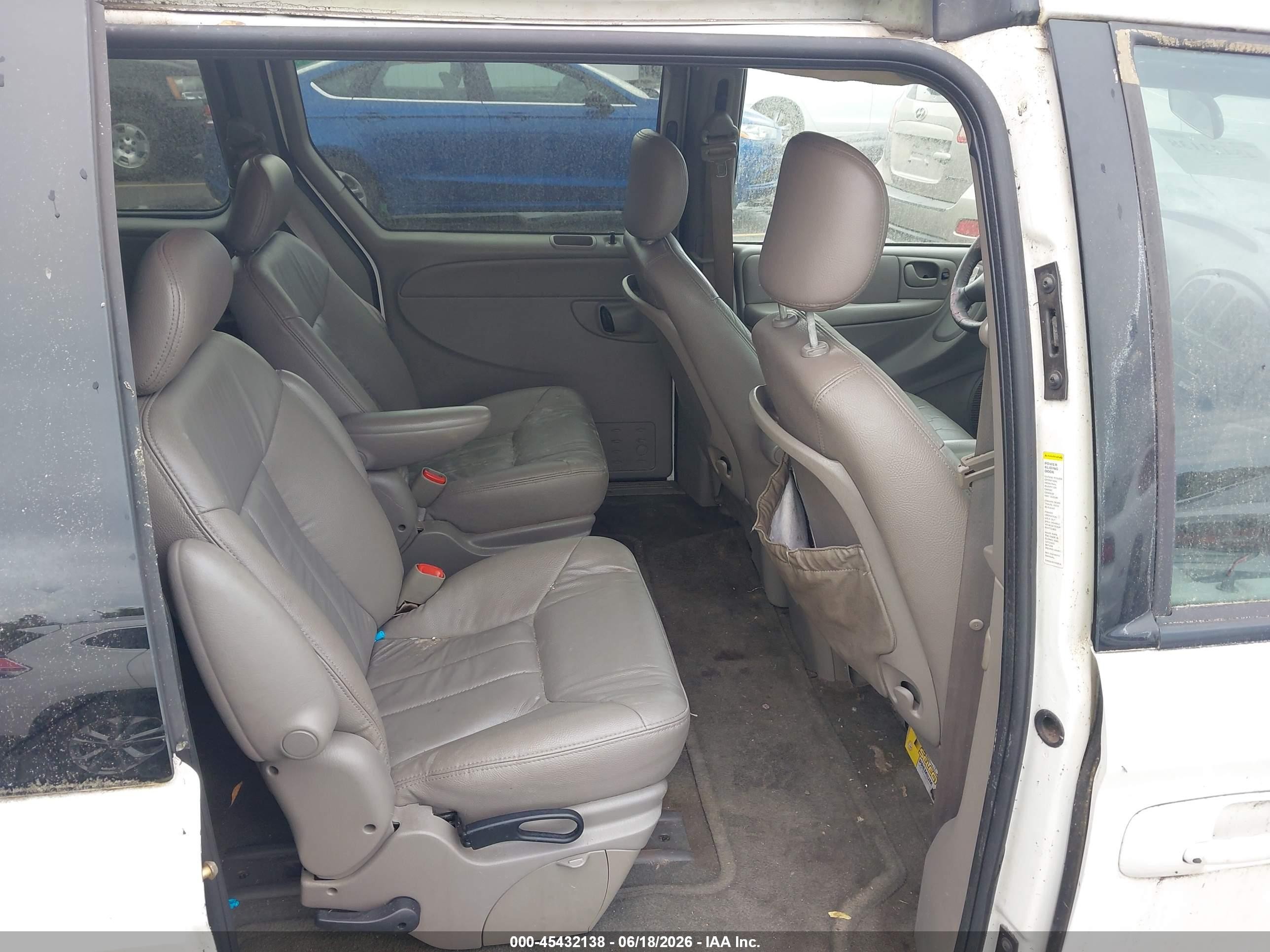 2003 Dodge Grand Caravan Ex White vin: 2D4GP74L23R138188