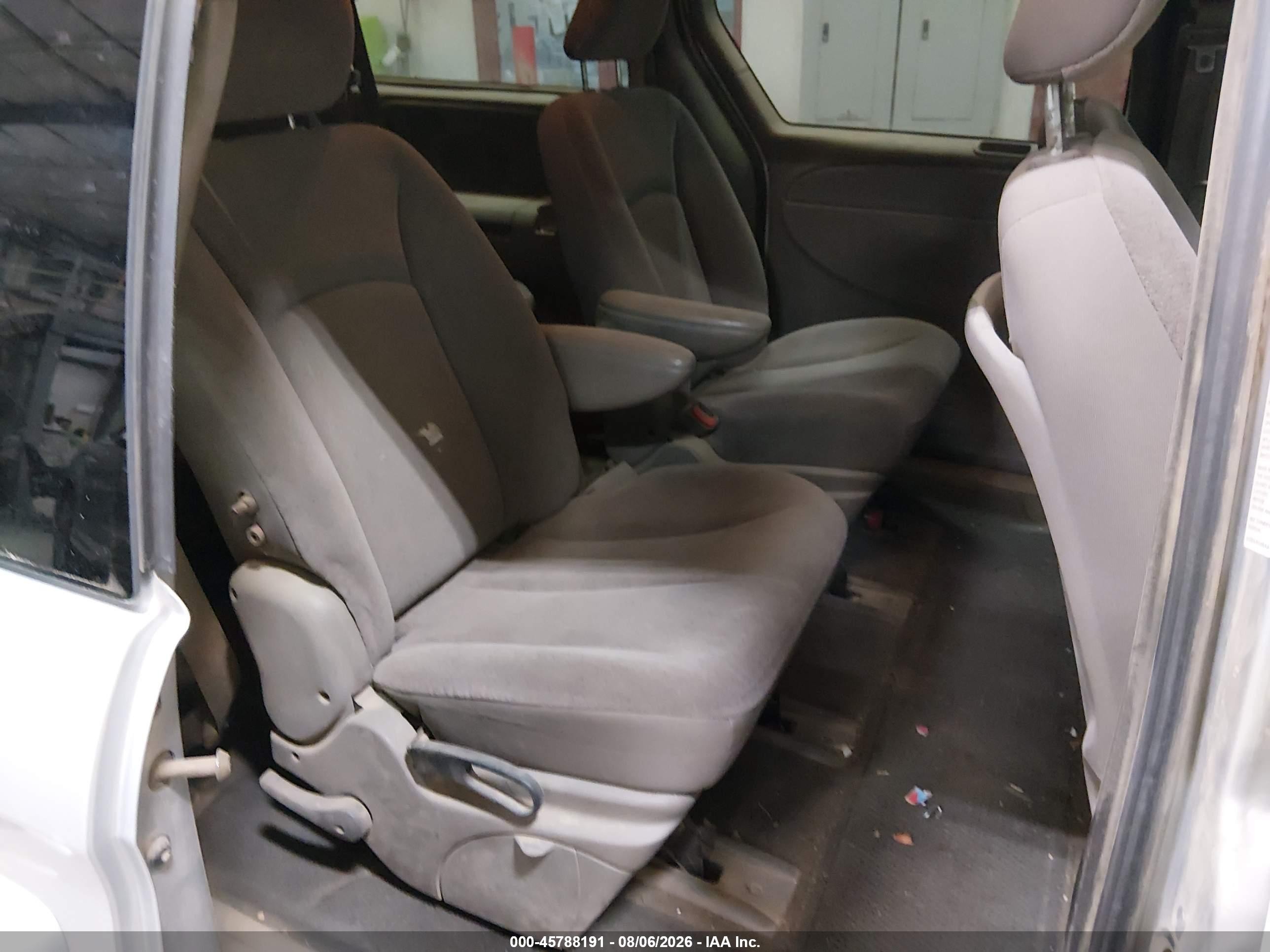 2003 Dodge Grand Caravan Sport Gray vin: 2D4GT44L13R199638