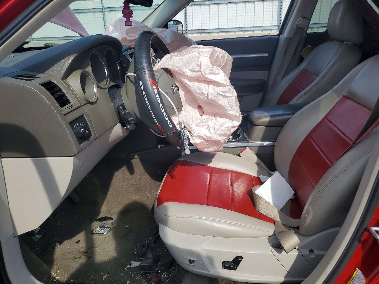 2008 Dodge Magnum R/t Red vin: 2D4GV572X8H119379
