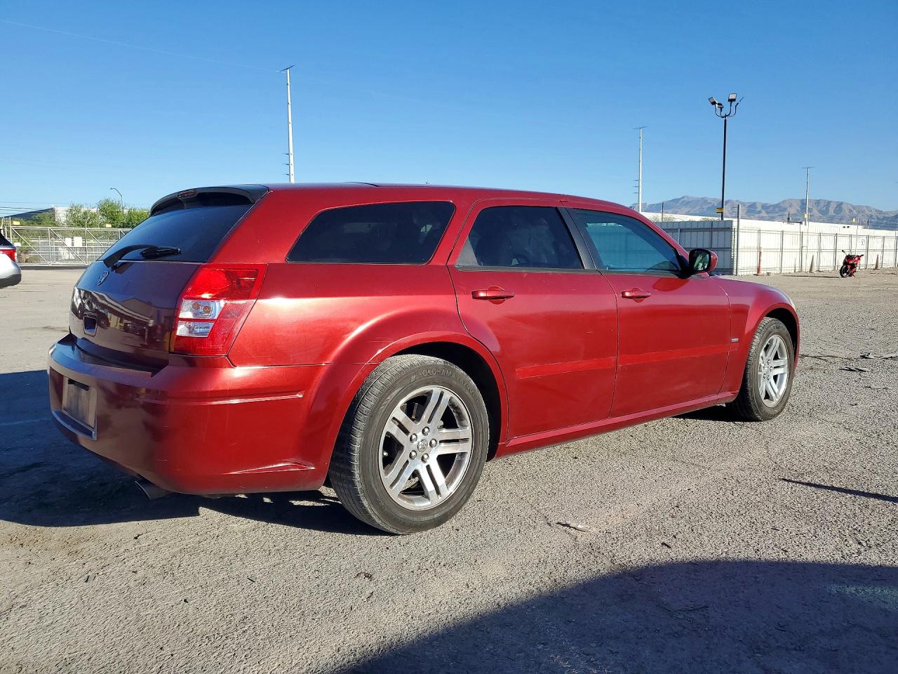 2005 Dodge Magnum R/t Red vin: 2D4GV58275H683551
