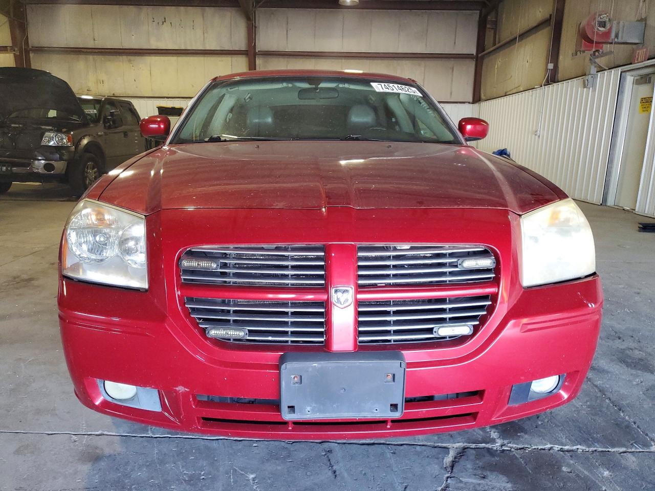 2005 Dodge Magnum R/t Burgundy vin: 2D4GZ58255H688428