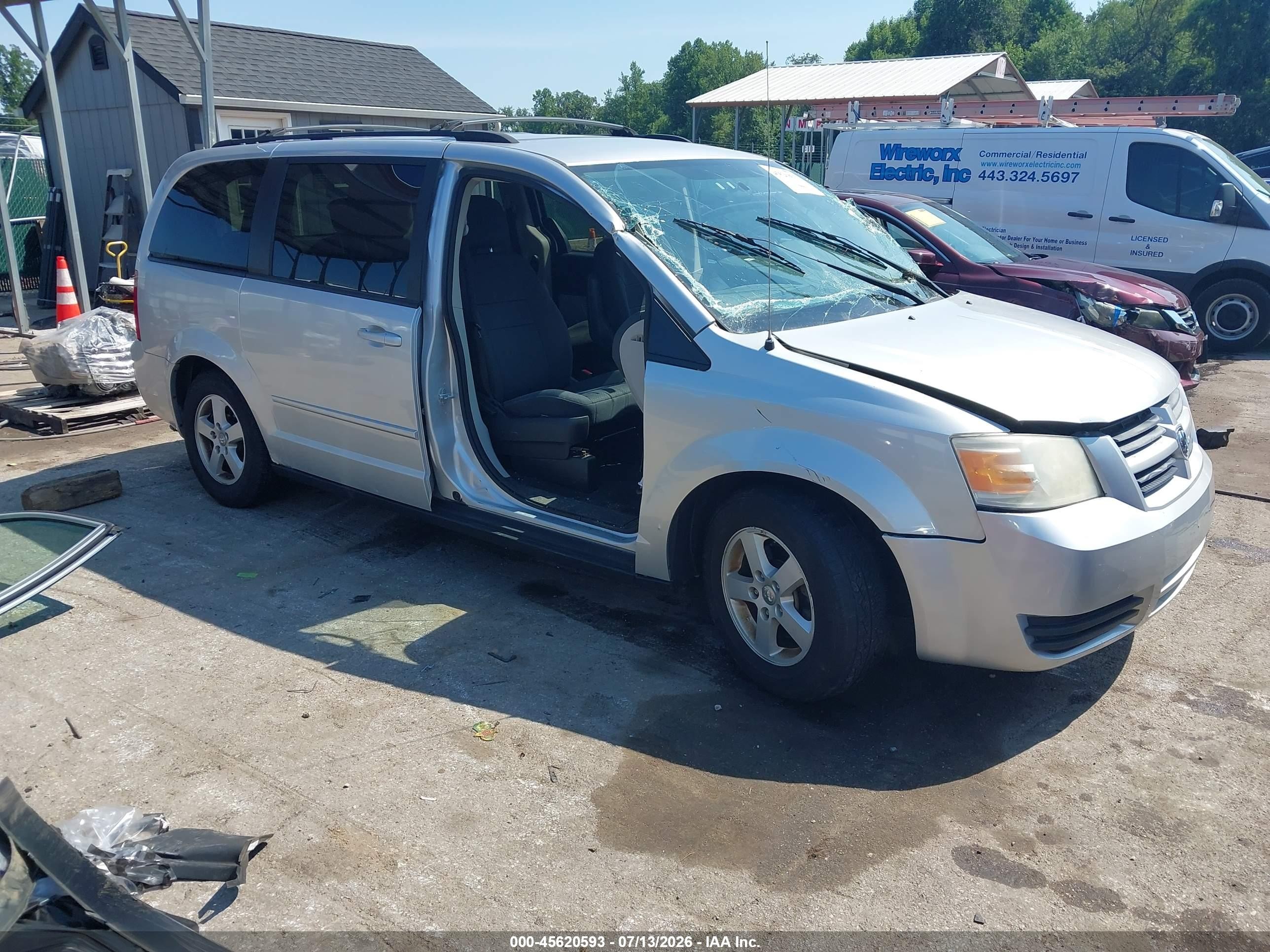 2010 Dodge Grand Caravan Hero Silver vin: 2D4RN3D12AR489105