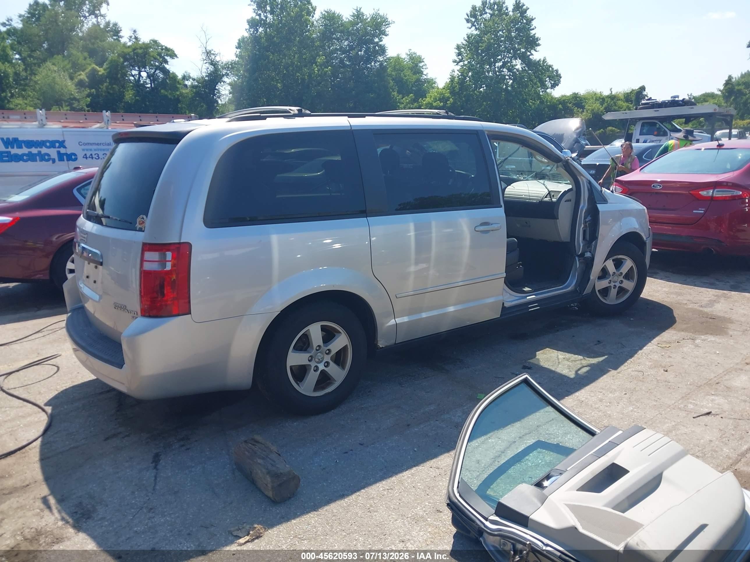 2010 Dodge Grand Caravan Hero Silver vin: 2D4RN3D12AR489105