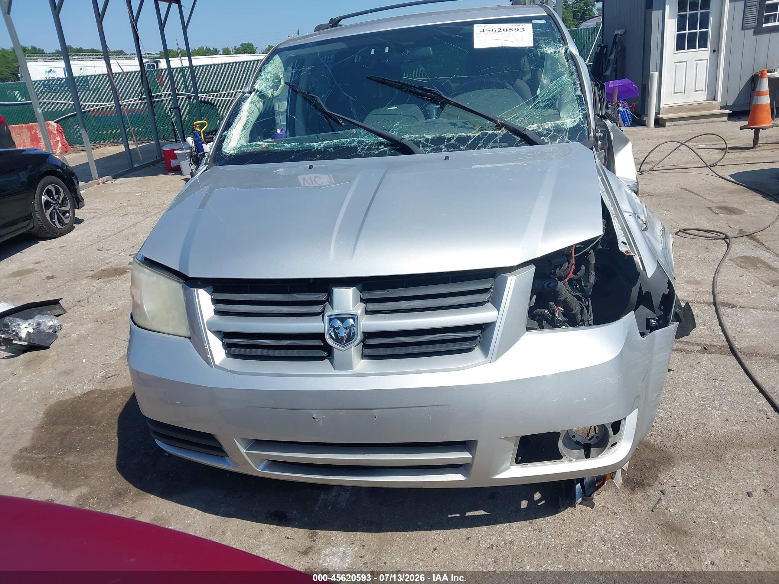 2010 Dodge Grand Caravan Hero Silver vin: 2D4RN3D12AR489105