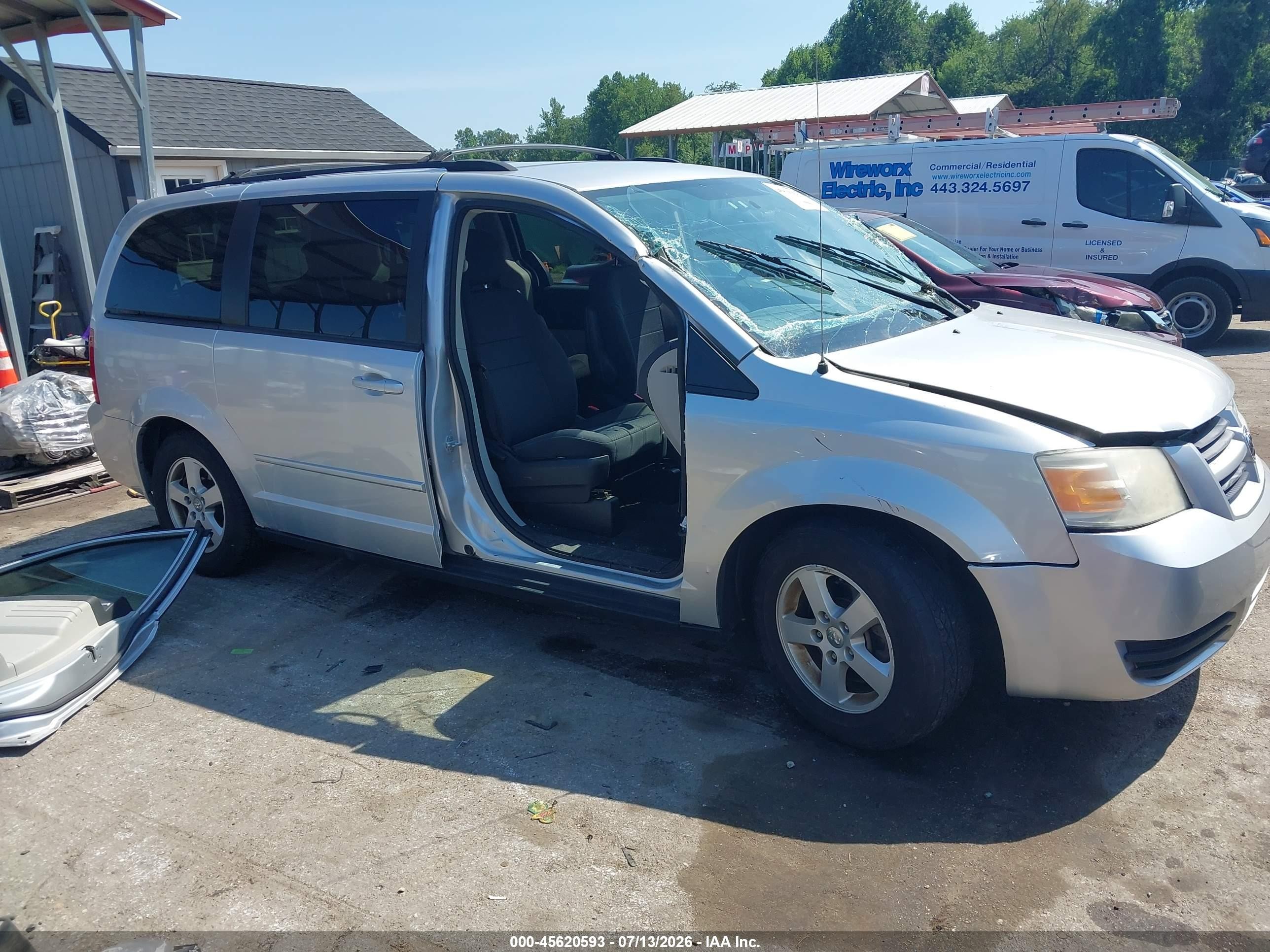 2010 Dodge Grand Caravan Hero Silver vin: 2D4RN3D12AR489105
