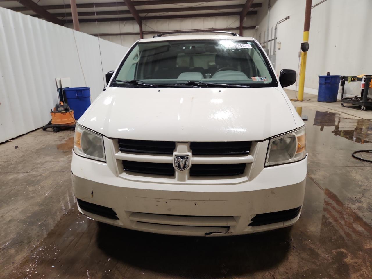 2010 Dodge Grand Caravan Hero White vin: 2D4RN3D13AR418821 Damage: Left Head Lamp, Faded, Repair Required