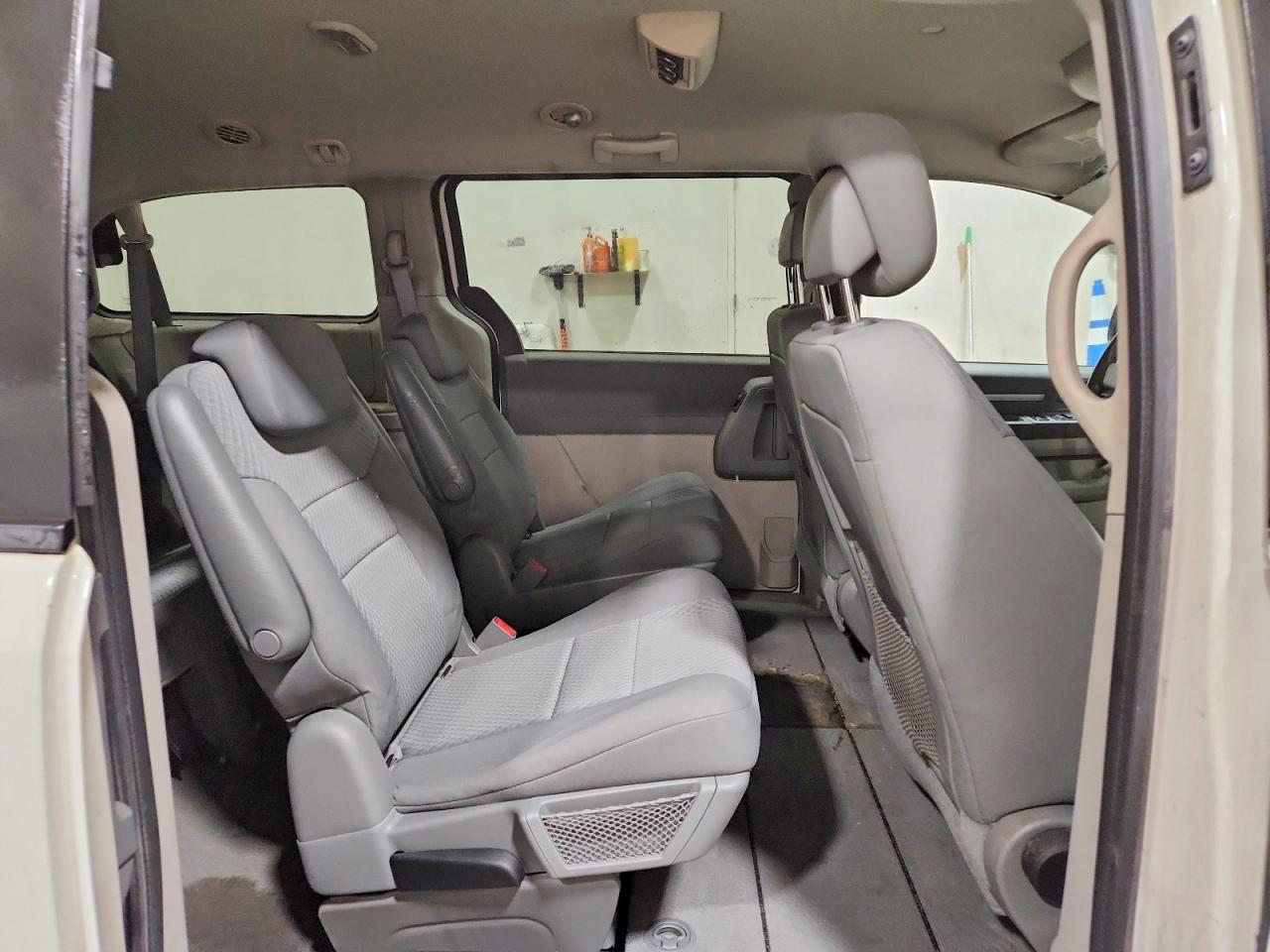 2010 Dodge Grand Caravan Hero White vin: 2D4RN3D13AR418821