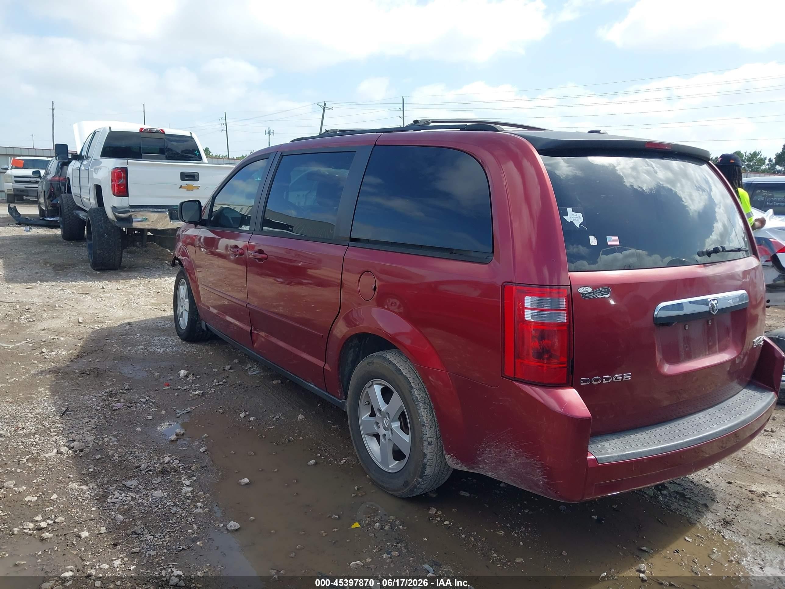 2010 Dodge Grand Caravan Hero Red vin: 2D4RN3D17AR446959