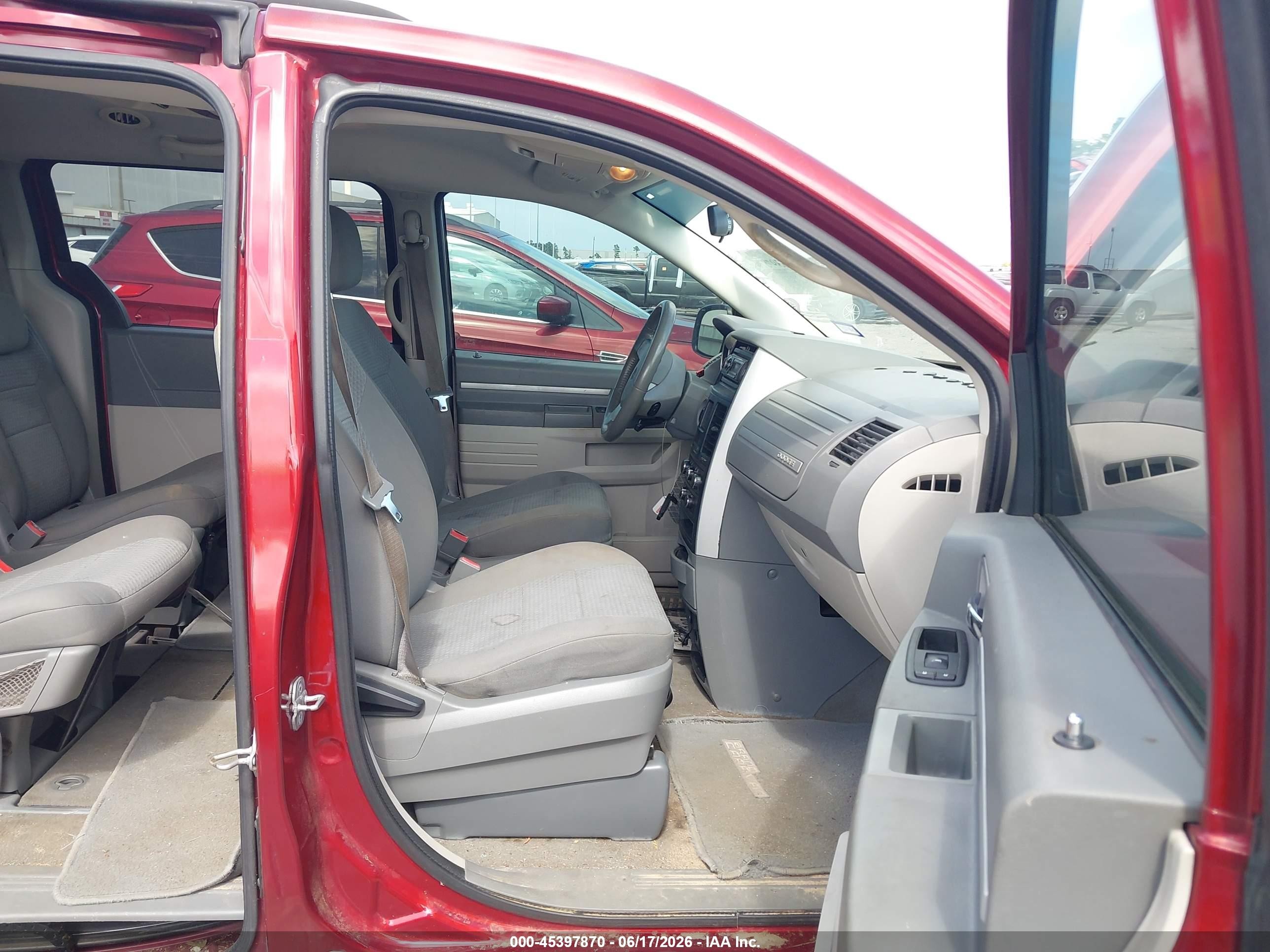 2010 Dodge Grand Caravan Hero Red vin: 2D4RN3D17AR446959