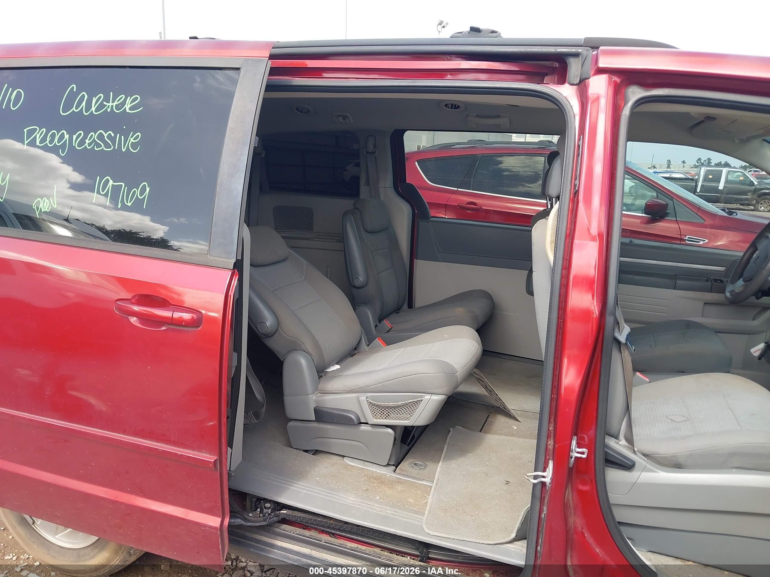 2010 Dodge Grand Caravan Hero Red vin: 2D4RN3D17AR446959