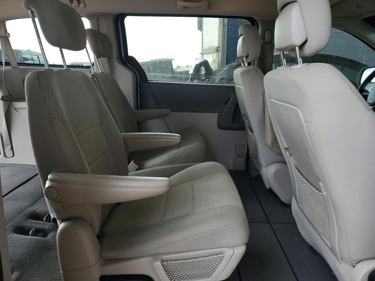 2010 Dodge Grand Caravan Hero Silver vin: 2D4RN3D19AR402042