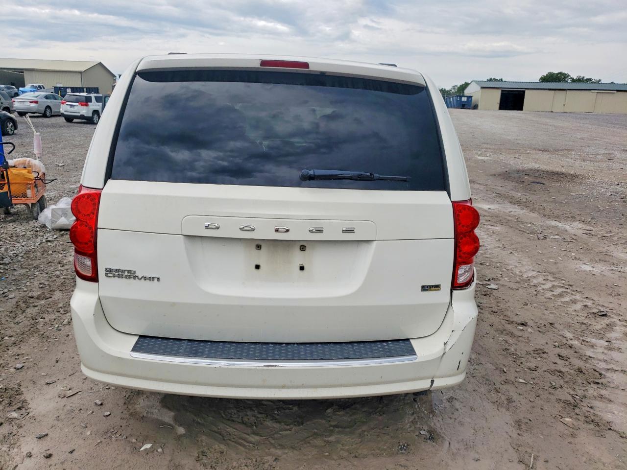 2011 Dodge Grand Caravan Express White vin: 2D4RN3DG0BR637581