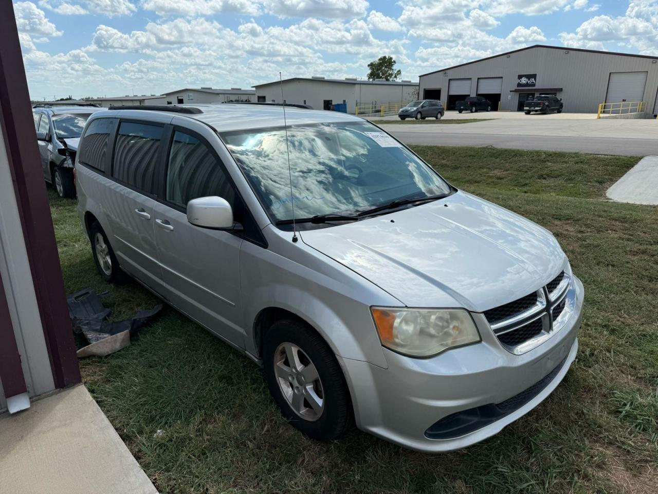 2011 Dodge Grand Caravan Mainstreet Silver vin: 2D4RN3DG0BR639525