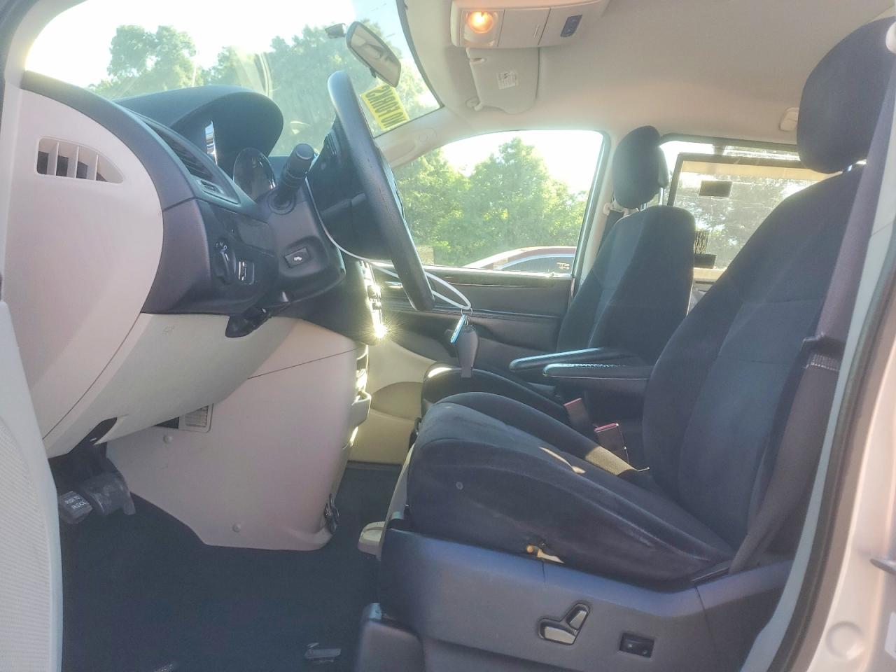 2011 Dodge Grand Caravan Mainstreet Silver vin: 2D4RN3DG3BR628518