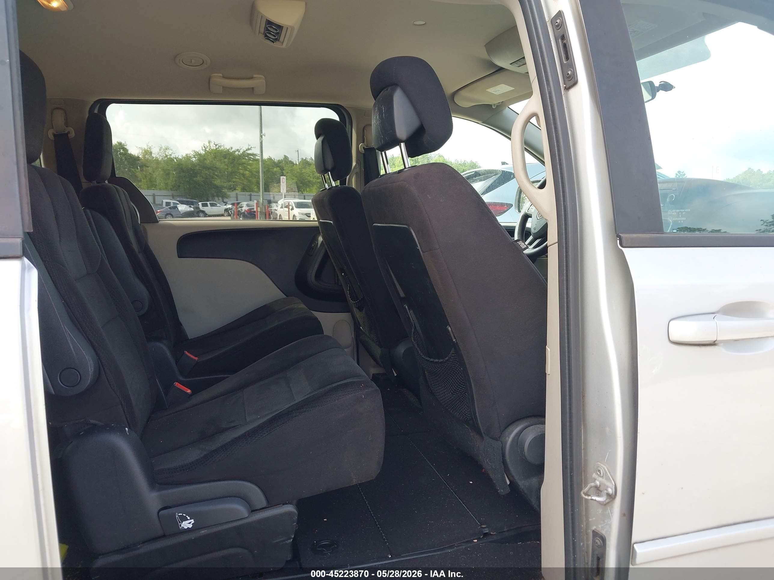 2011 Dodge Grand Caravan Mainstreet Silver vin: 2D4RN3DG3BR639003