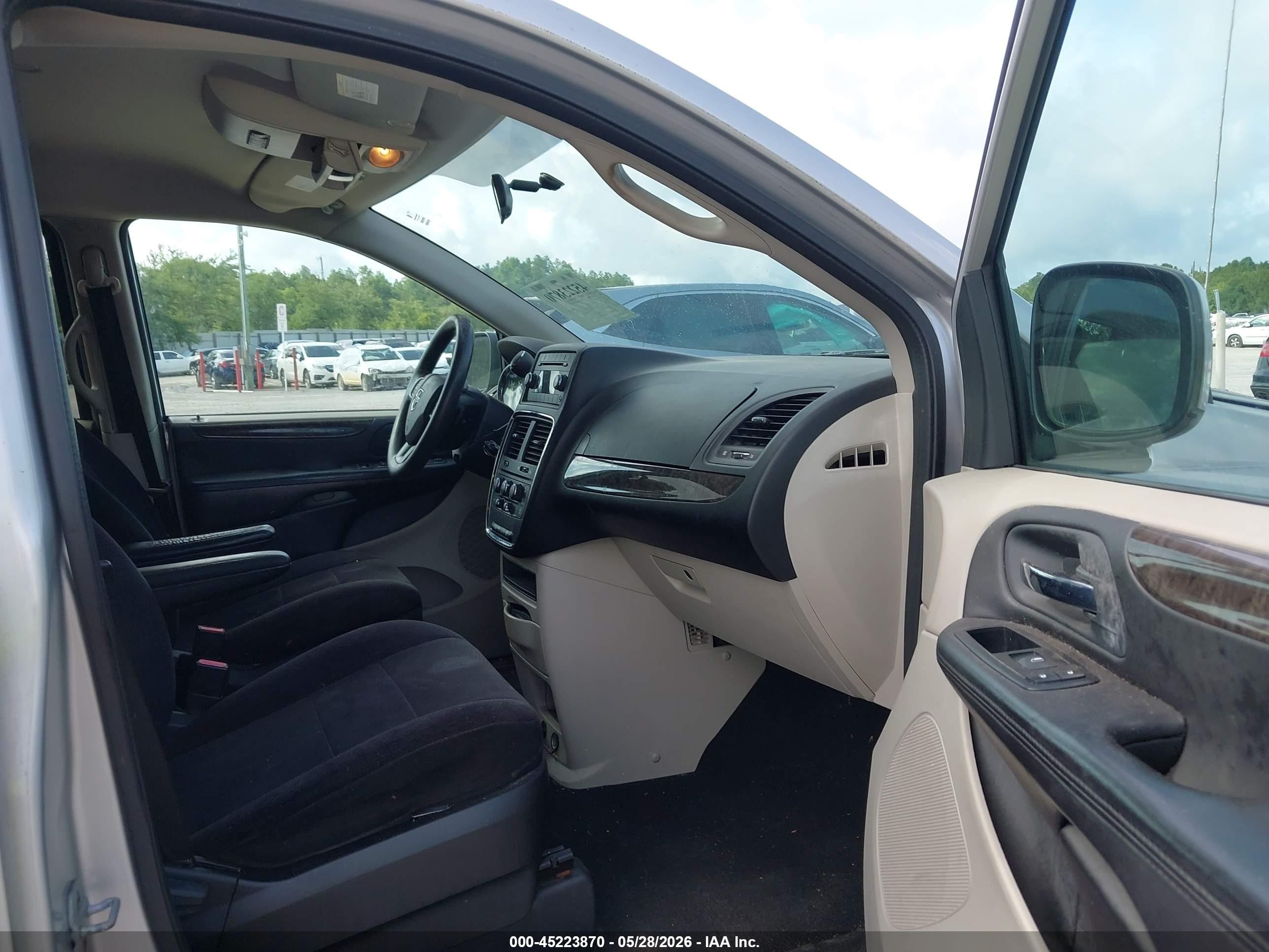 2011 Dodge Grand Caravan Mainstreet Silver vin: 2D4RN3DG3BR639003