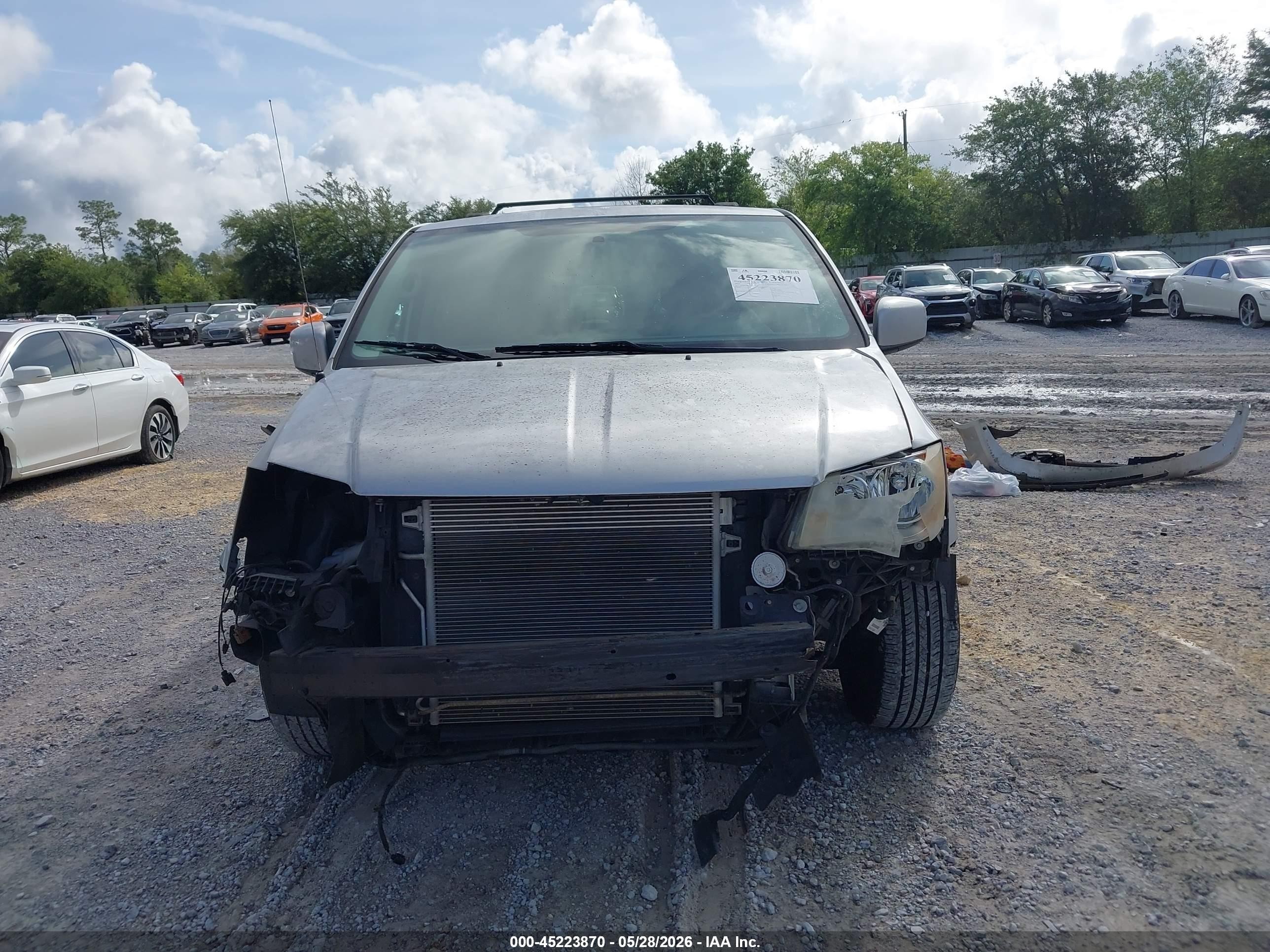 2011 Dodge Grand Caravan Mainstreet Silver vin: 2D4RN3DG3BR639003