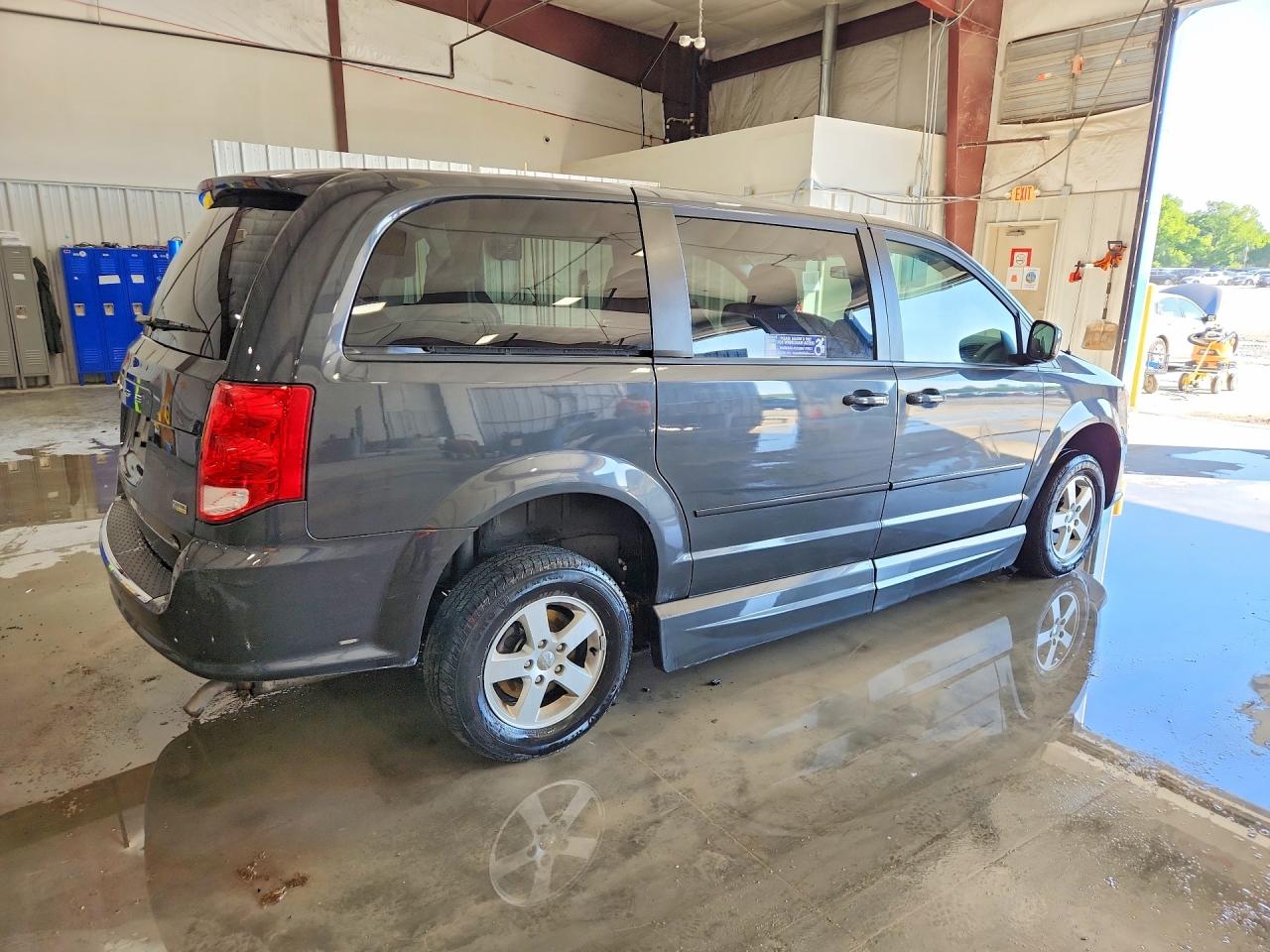 2011 Dodge Grand Caravan Mainstreet Gray vin: 2D4RN3DG4BR626776