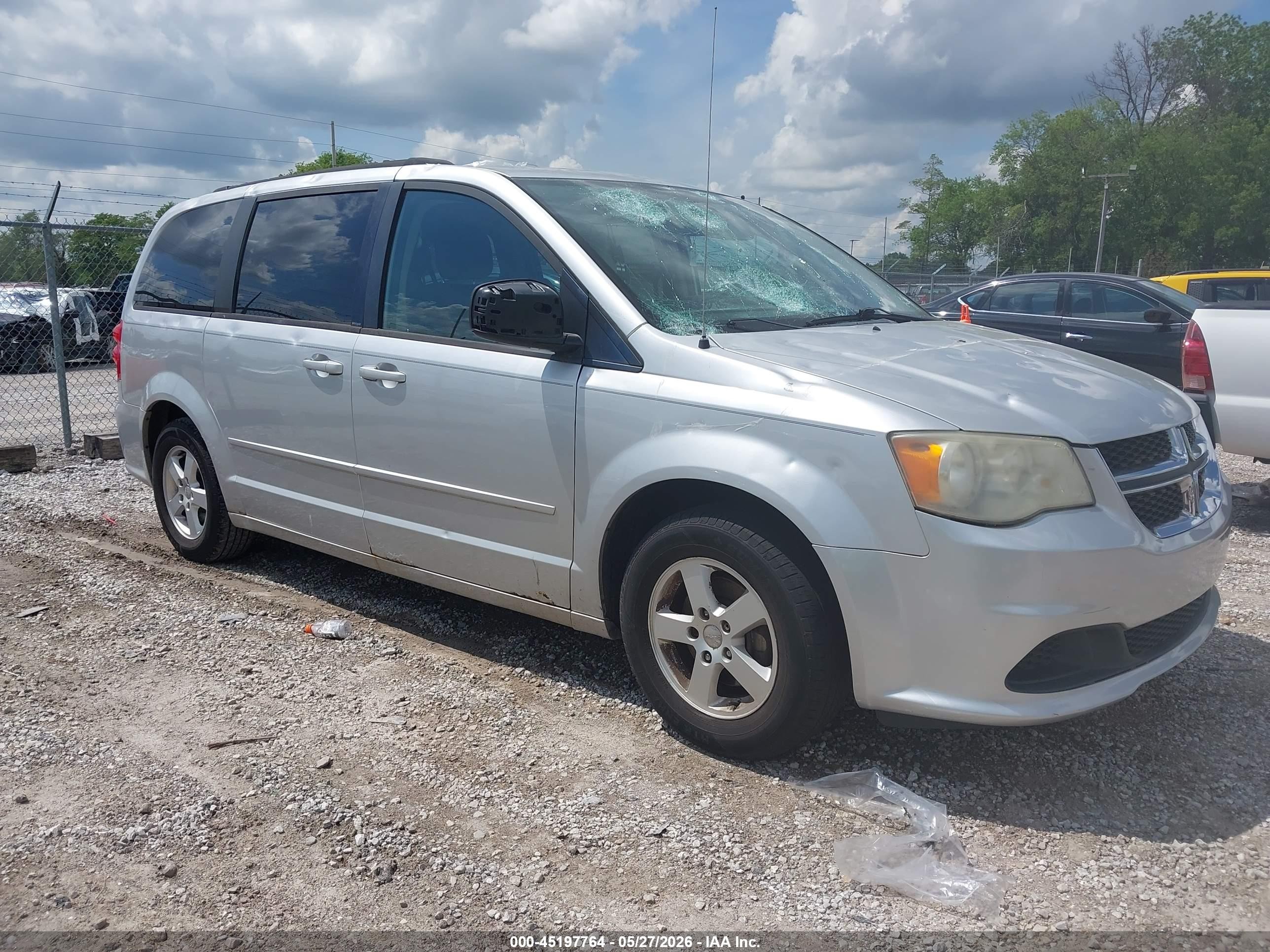 2011 Dodge Grand Caravan Mainstreet Silver vin: 2D4RN3DG4BR637504