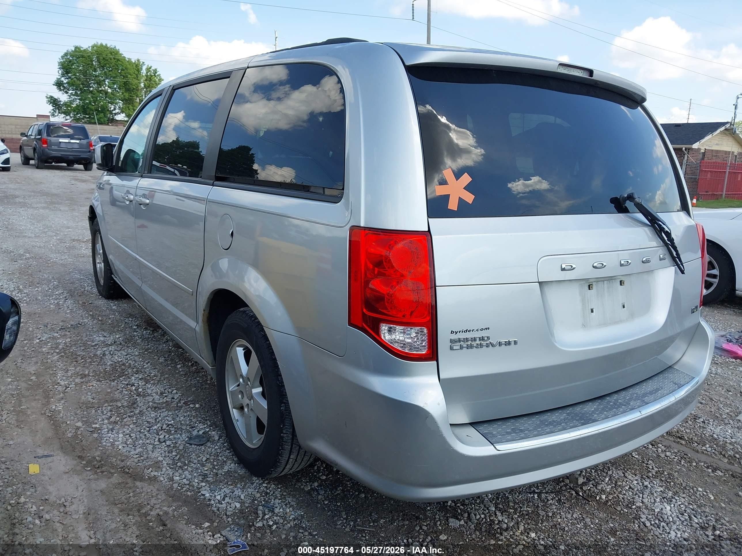 2011 Dodge Grand Caravan Mainstreet Silver vin: 2D4RN3DG4BR637504