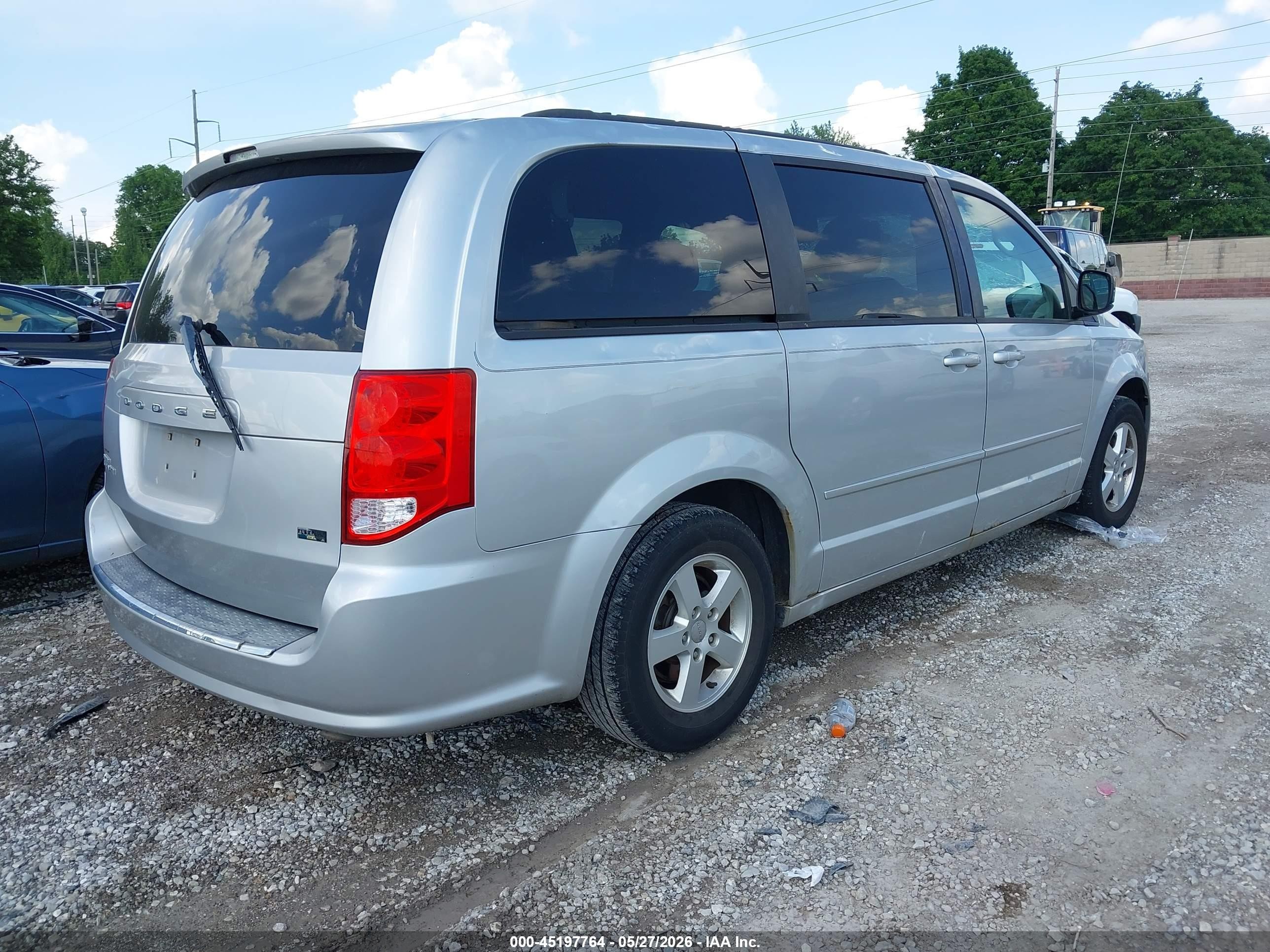 2011 Dodge Grand Caravan Mainstreet Silver vin: 2D4RN3DG4BR637504