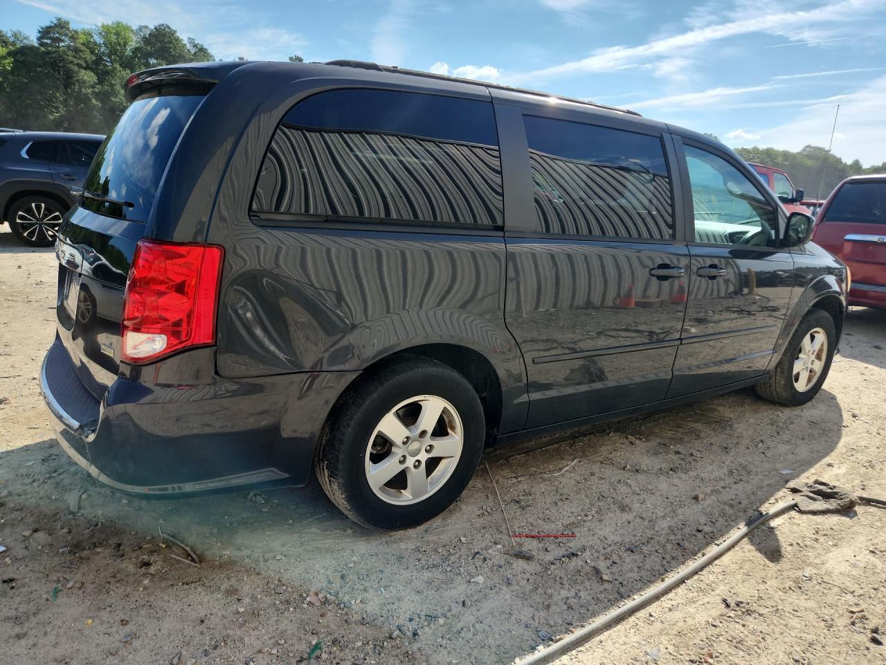 2011 Dodge Grand Caravan Mainstreet Черный vin: 2D4RN3DG4BR645988 Damage: Right Qtr Panel, Dent(S) W/No Paint Dmg, 9 To 10 Inches