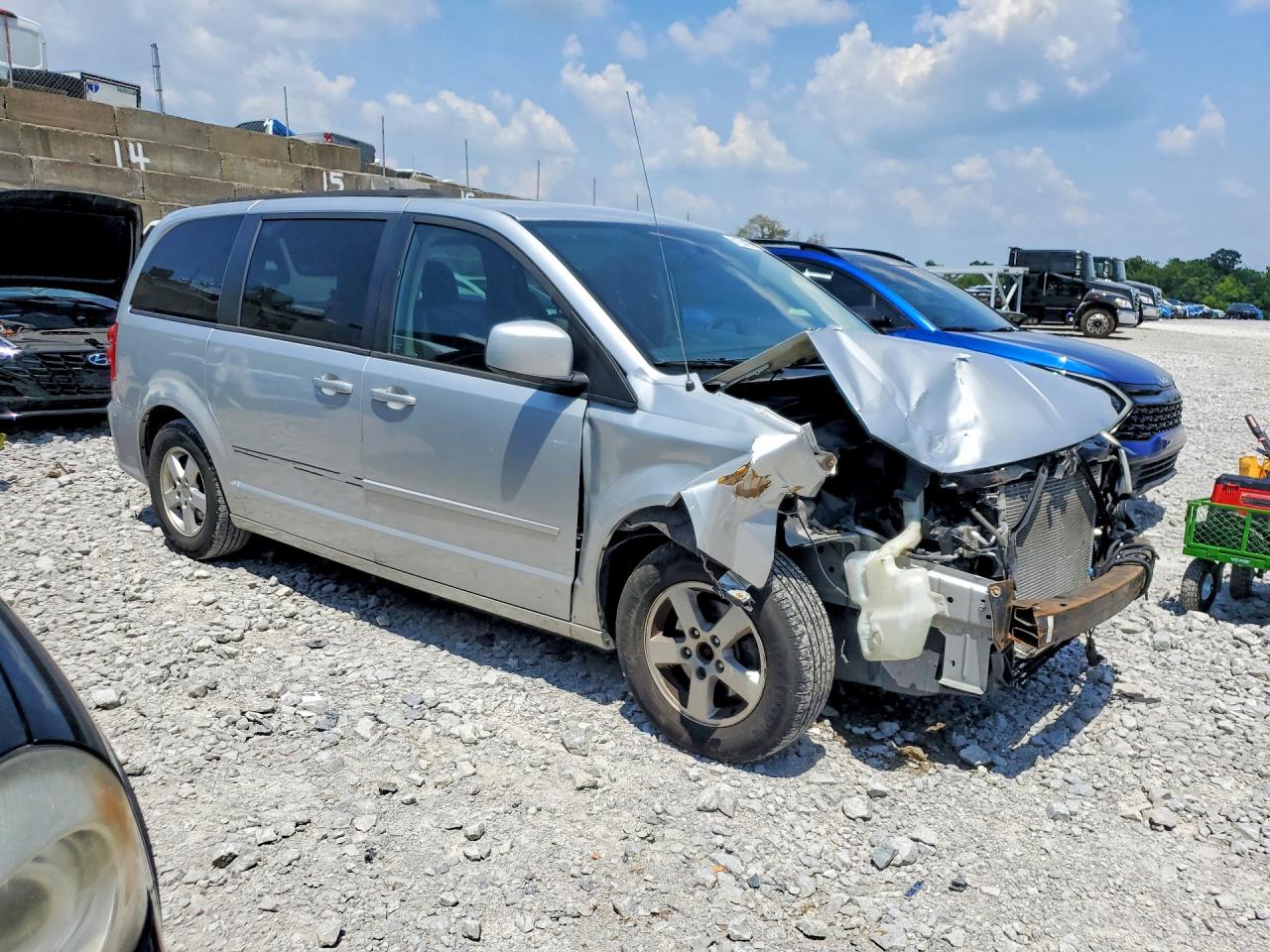2011 Dodge Grand Caravan Mainstreet Silver vin: 2D4RN3DG4BR730961