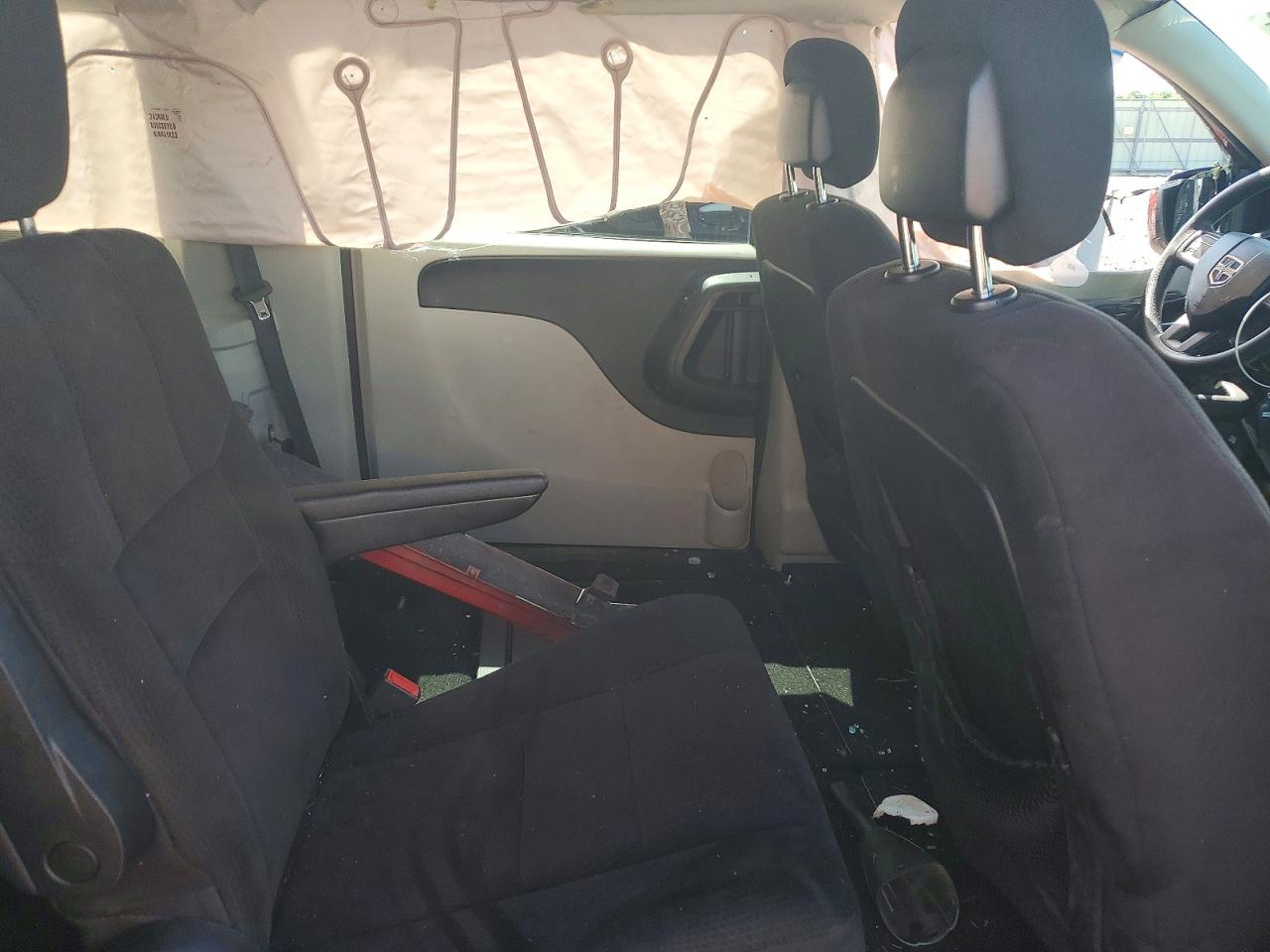 2011 Dodge Grand Caravan Mainstreet Red vin: 2D4RN3DG6BR743310
