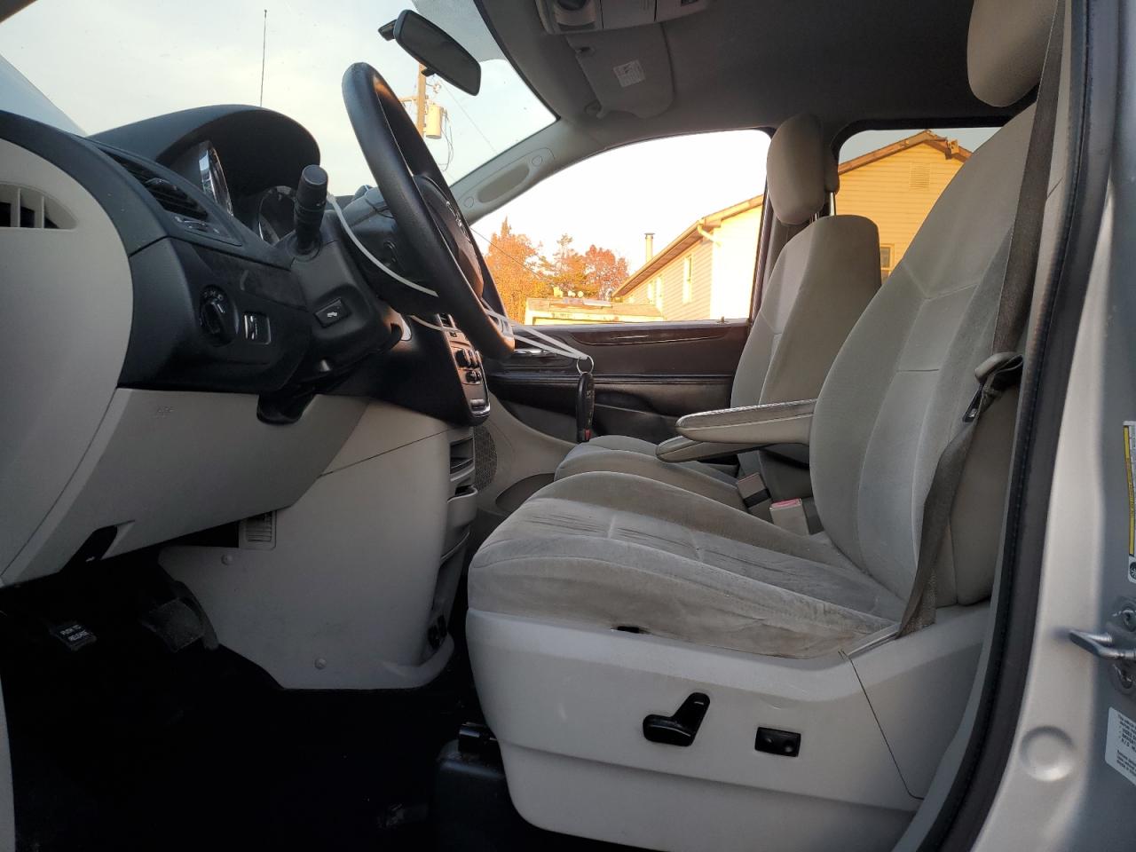 2011 Dodge Grand Caravan Mainstreet Silver vin: 2D4RN3DG7BR709151