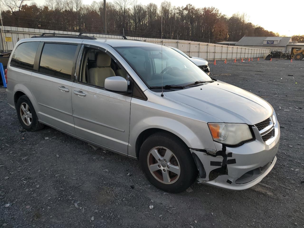 2011 Dodge Grand Caravan Mainstreet Silver vin: 2D4RN3DG7BR709151