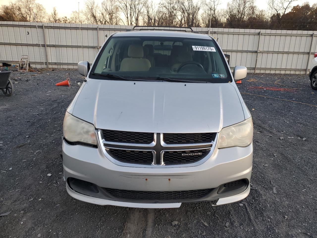 2011 Dodge Grand Caravan Mainstreet Silver vin: 2D4RN3DG7BR709151