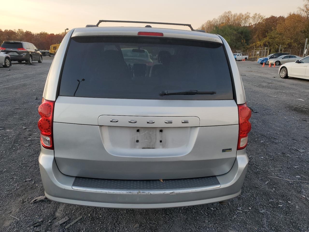 2011 Dodge Grand Caravan Mainstreet Silver vin: 2D4RN3DG7BR709151
