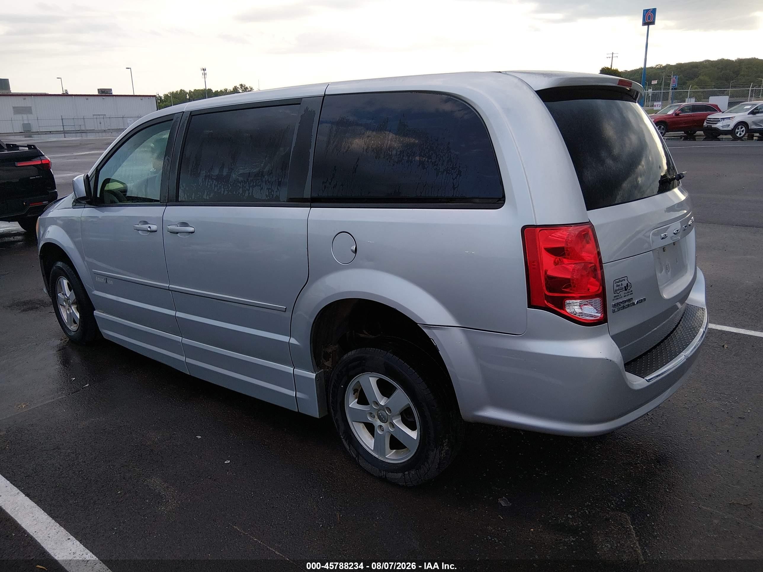 2011 Dodge Grand Caravan Mainstreet Серебряный vin: 2D4RN3DG8BR628787