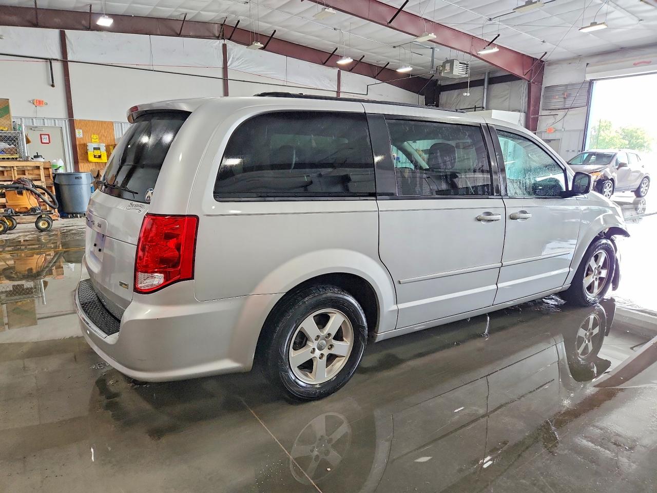 2011 Dodge Grand Caravan Mainstreet Silver vin: 2D4RN3DG9BR692899