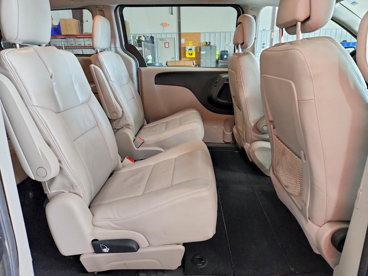 2011 Dodge Grand Caravan Mainstreet Silver vin: 2D4RN3DG9BR692899