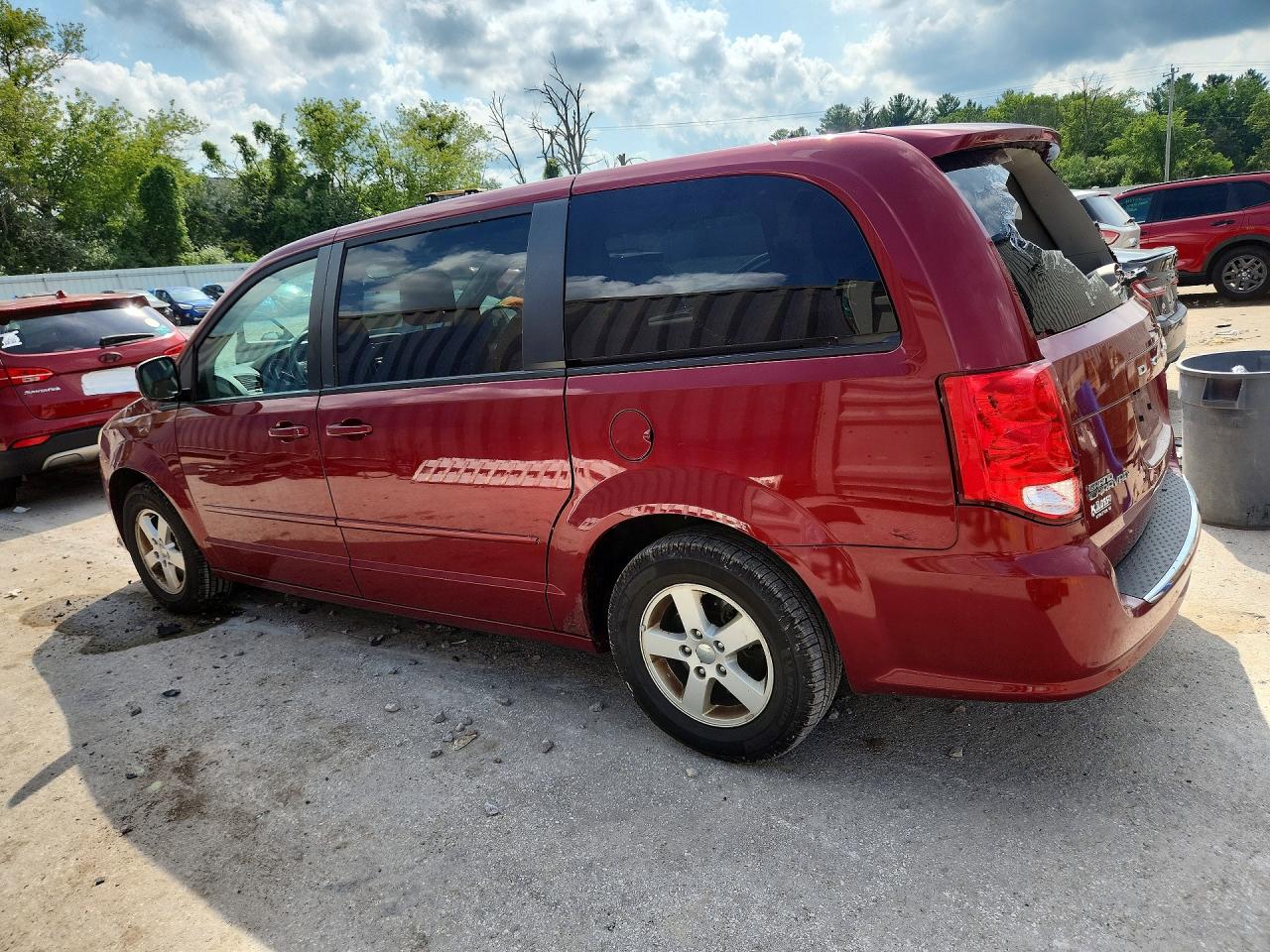 2011 Dodge Grand Caravan Mainstreet Red vin: 2D4RN3DG9BR700791
