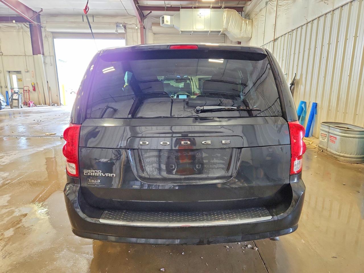 2011 Dodge Grand Caravan Mainstreet Gray vin: 2D4RN3DG9BR742135