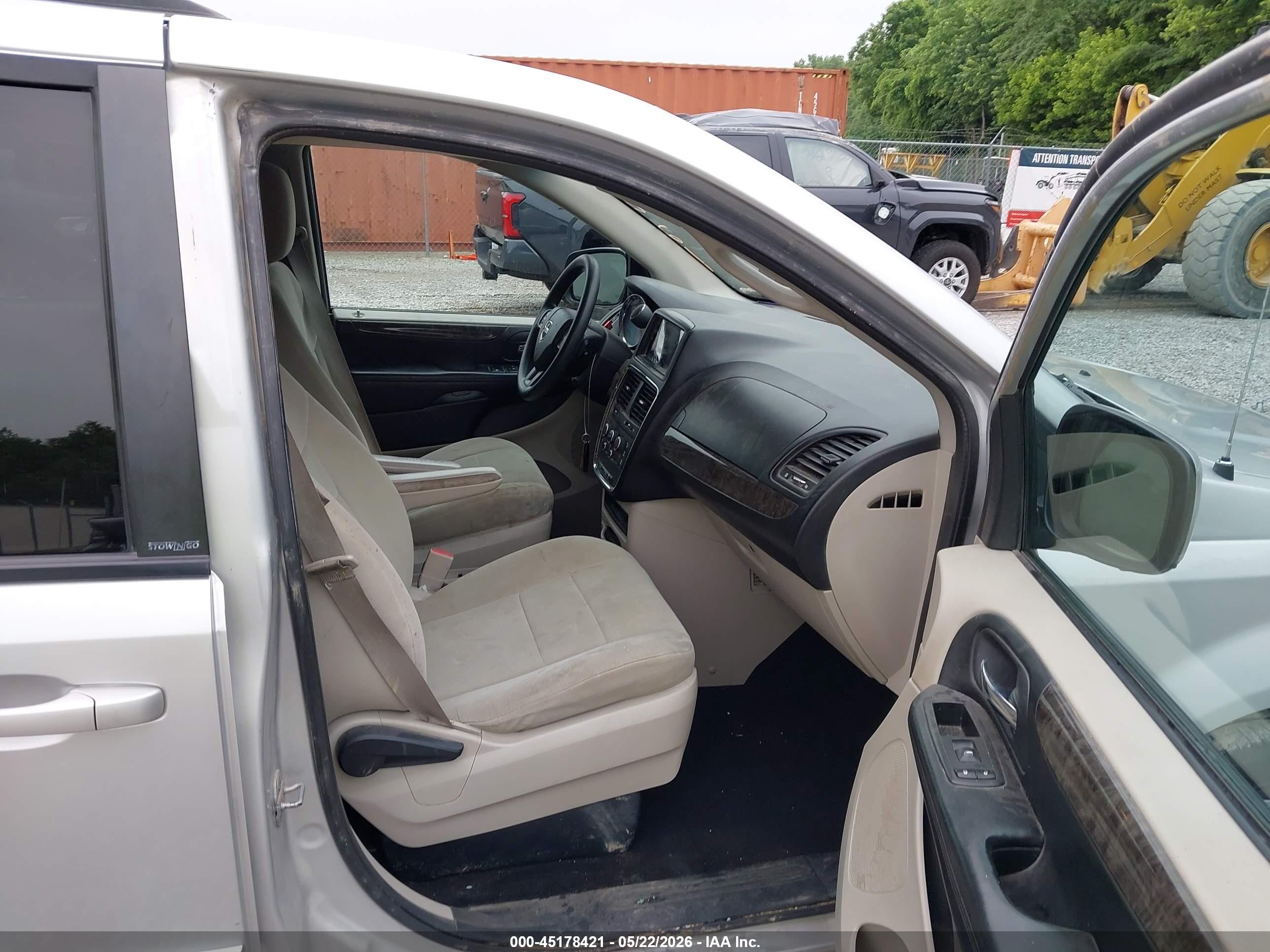2011 Dodge Grand Caravan Mainstreet Silver vin: 2D4RN3DGXBR674637