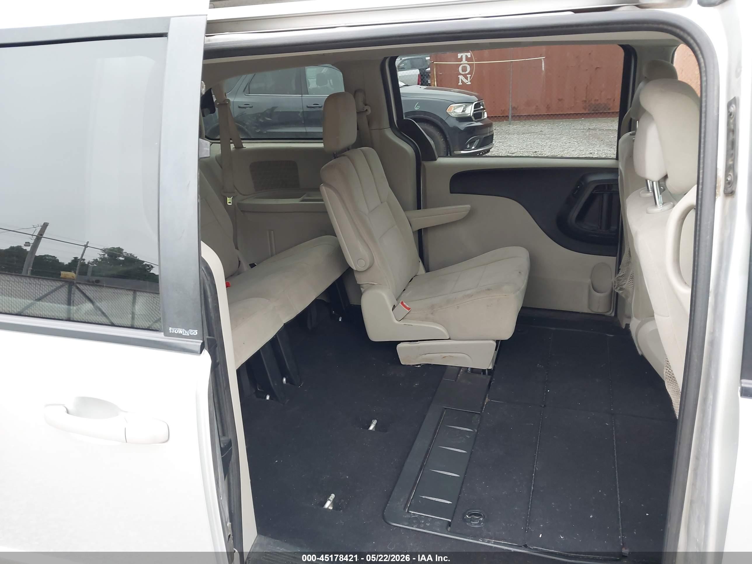 2011 Dodge Grand Caravan Mainstreet Silver vin: 2D4RN3DGXBR674637