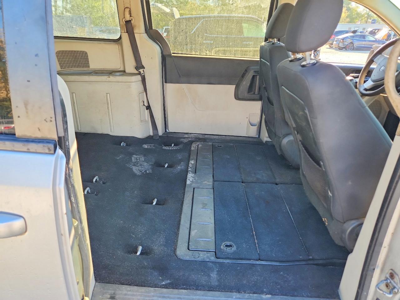 2010 Dodge Grand Caravan Se Silver vin: 2D4RN4DE0AR147063