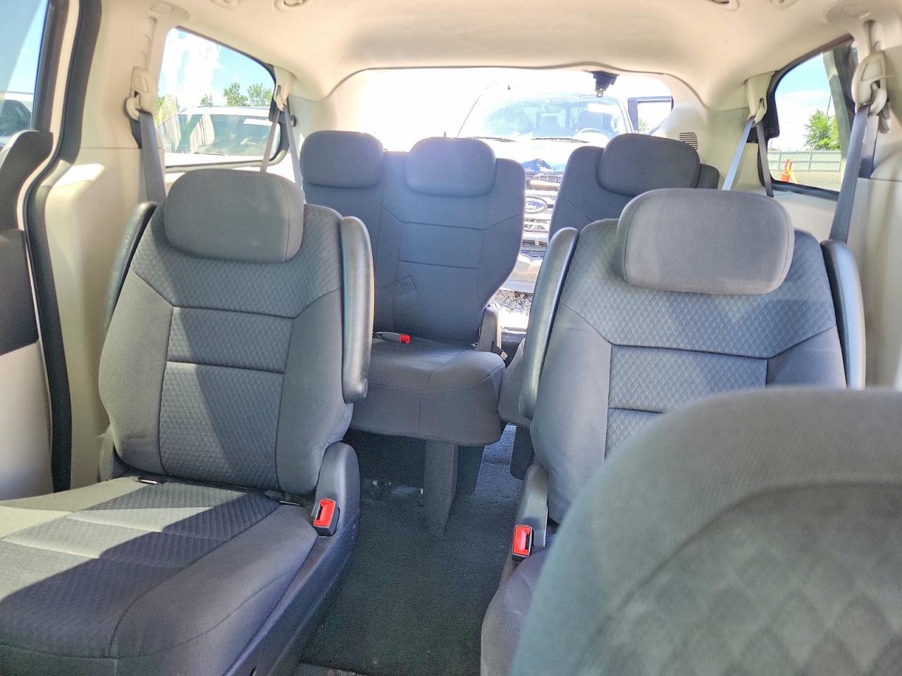 2010 Dodge Grand Caravan Se White vin: 2D4RN4DE0AR244084