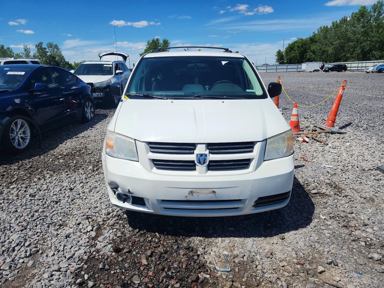 2010 Dodge Grand Caravan Se White vin: 2D4RN4DE0AR244084